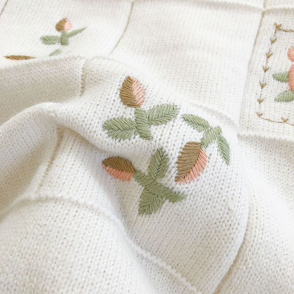 Casual γυναικείο πουλόβερ με κεντήματα και μακριά μανίκια