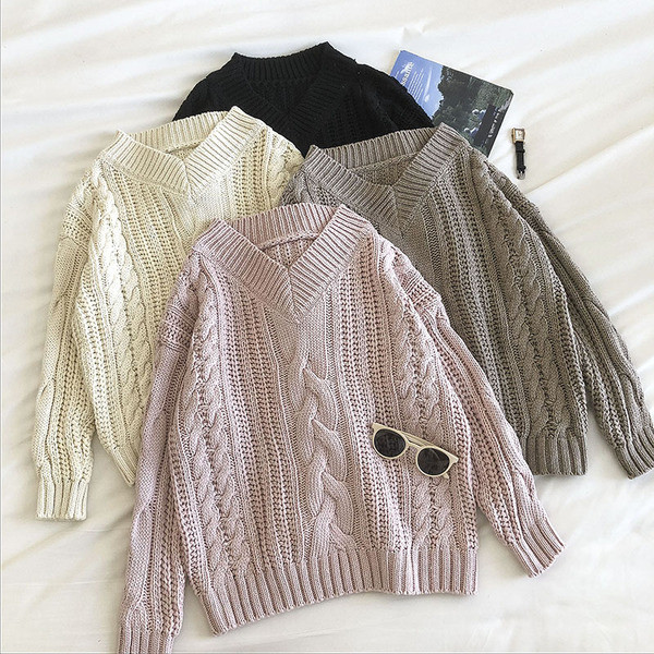 Naiste pikkade varrukatega ja spitsikaelusega kootud kampsun