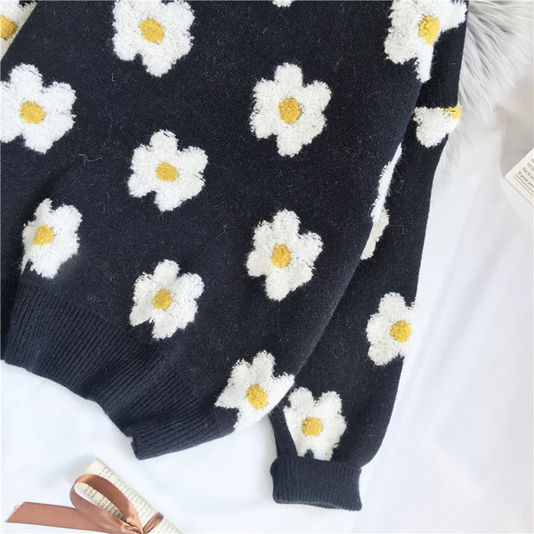 Νέο μοντέλο γυναικείο πουλόβερ με λουλουδάτο μοτίβο και στρογγυλή λαιμόκοψη