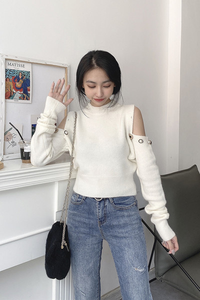 Γυναικείο casual πουλόβερ με γυμνούς ώμους, μεταλλικά στοιχεία και οβάλ ντεκολτέ