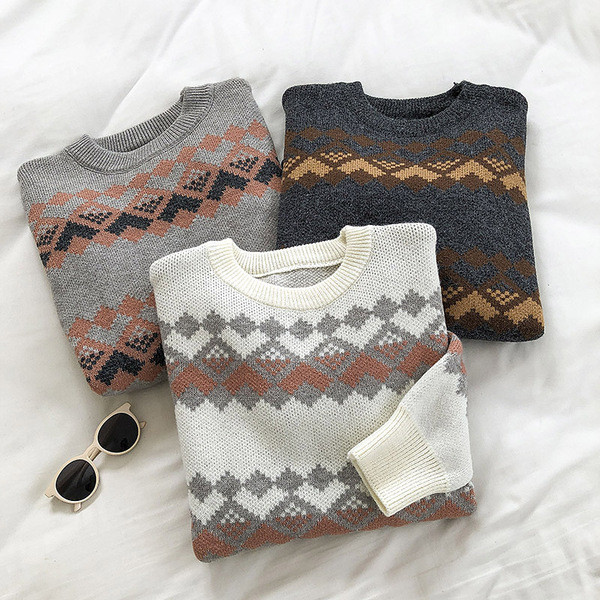 Γυναικείο πουλόβερ φαρδύ μοντέλο με οβάλ λαιμόκοψη και μακριά μανίκια