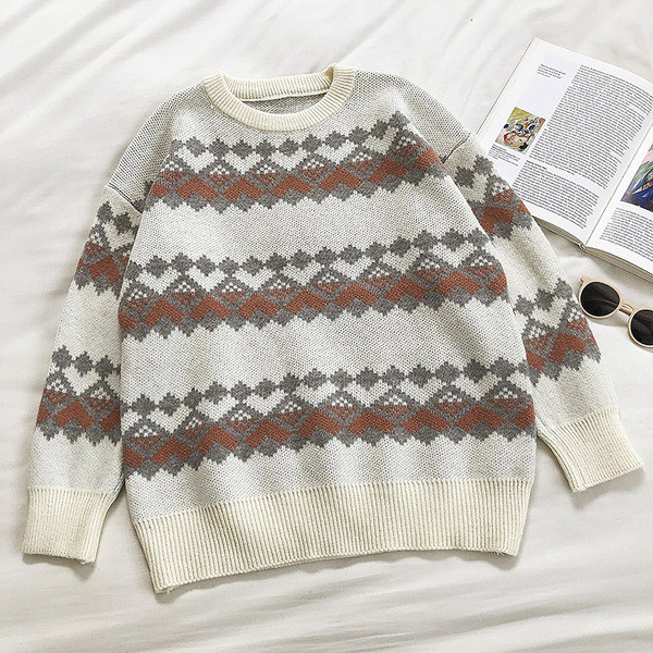 Γυναικείο πουλόβερ φαρδύ μοντέλο με οβάλ λαιμόκοψη και μακριά μανίκια