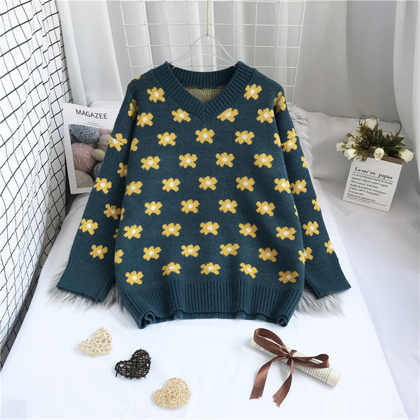 Novi model ženskog džempera sa špic izrezom i cvjetnim uzorkom