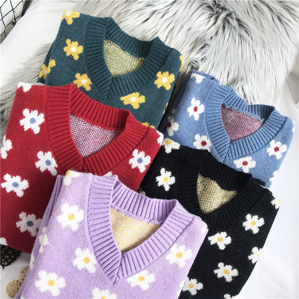 Novi model ženskog džempera sa špic izrezom i cvjetnim uzorkom