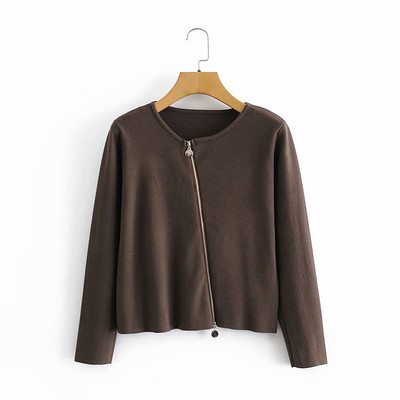 Peenikesest kudumisest ja asümmeetrilise kinnitusega naiste kampsun