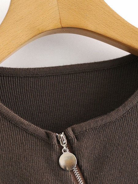 Peenikesest kudumisest ja asümmeetrilise kinnitusega naiste kampsun