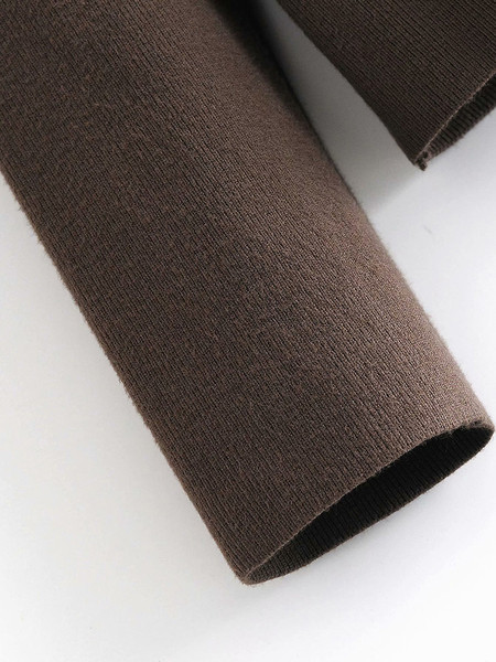 Peenikesest kudumisest ja asümmeetrilise kinnitusega naiste kampsun