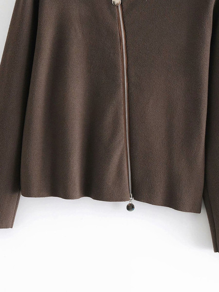 Peenikesest kudumisest ja asümmeetrilise kinnitusega naiste kampsun