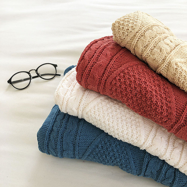 Γυναικείο πουλόβερ με στρογγυλή λαιμόκοψη και μακριά μανίκια