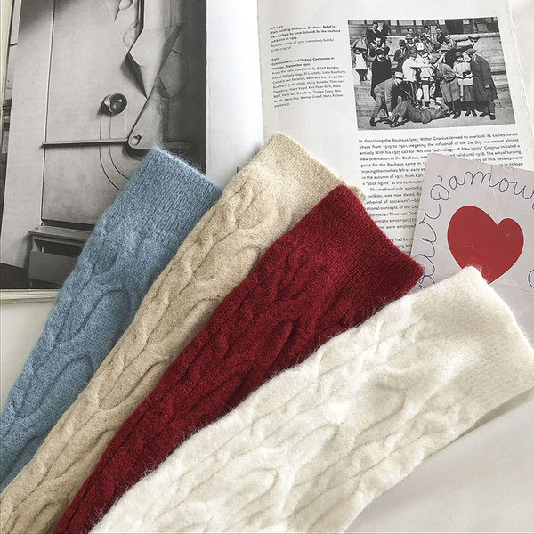 Μαλακό γυναικείο πουλόβερ με στρογγυλή λαιμόκοψη