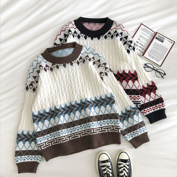 Γυναικείο λουλουδάτο πουλόβερ με οβάλ ντεκολτέ