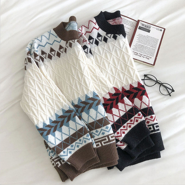 Γυναικείο λουλουδάτο πουλόβερ με οβάλ ντεκολτέ