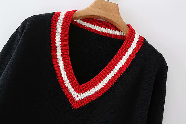 Must V-kaelusega naiste kampsun