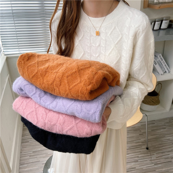 Uut mudelit ümara kaelusega ja pikkade varrukatega naiste kampsun