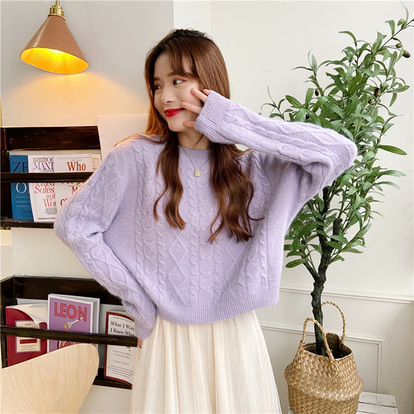 Uut mudelit ümara kaelusega ja pikkade varrukatega naiste kampsun