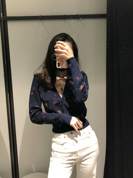 Lühike liibuv vest V-kaelusega