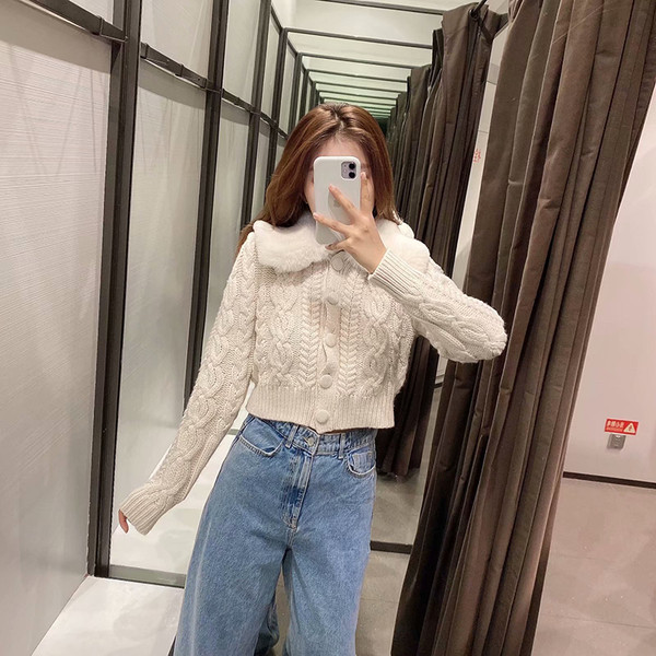 Γυναικεία κοντή ζακέτα με γούνινο γιακά και κουμπιά