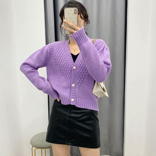 Lühike pärlinööpide ja V-kaelusega kardigan