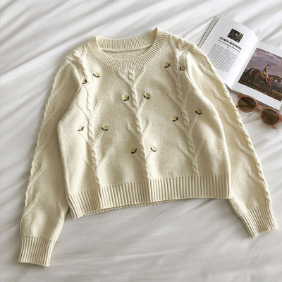 Γυναικείο πουλόβερ με κέντημα και στρογγυλή λαιμόκοψη