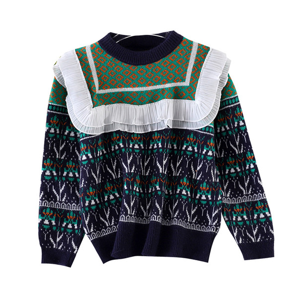 Μοντέρνο γυναικείο πουλόβερ με οβάλ λαιμόκοψη και βολάν