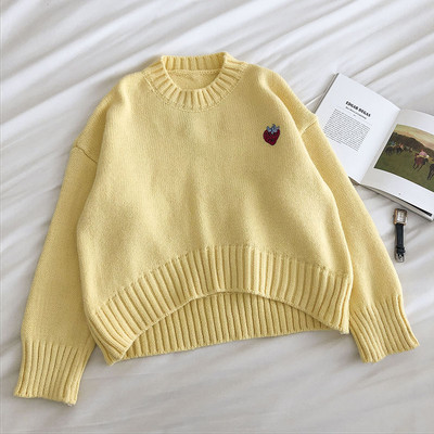 Γυναικείο πουλόβερ με στρογγυλή λαιμόκοψη και κέντημα φράουλα