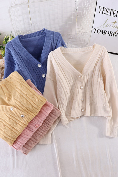 Дамска жилетка  от тънко плетиво шпиц деколте 