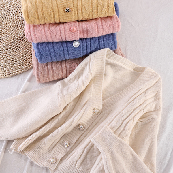 Дамска жилетка  от тънко плетиво шпиц деколте 