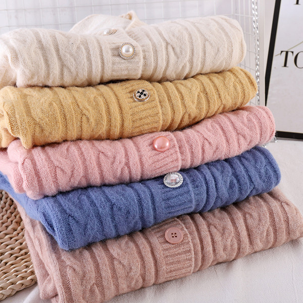 Дамска жилетка  от тънко плетиво шпиц деколте 