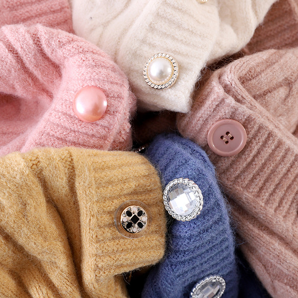 Дамска жилетка  от тънко плетиво шпиц деколте 