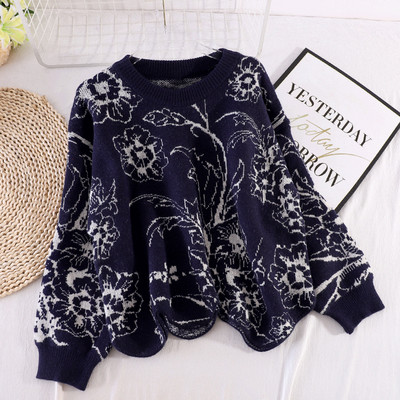 Γυναικείο casual πουλόβερ με οβάλ λαιμόκοψη - ασύμμετρο μοντέλο