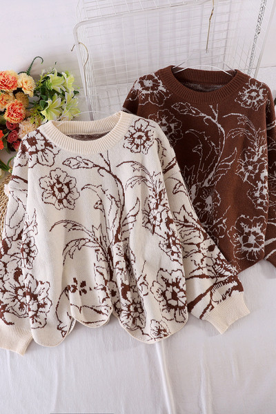 Γυναικείο casual πουλόβερ με οβάλ λαιμόκοψη - ασύμμετρο μοντέλο