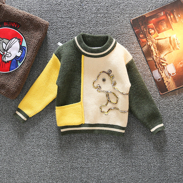 Παιδικό μοντέρνο πουλόβερ με στρογγυλή λαιμόκοψη και κεντήματα