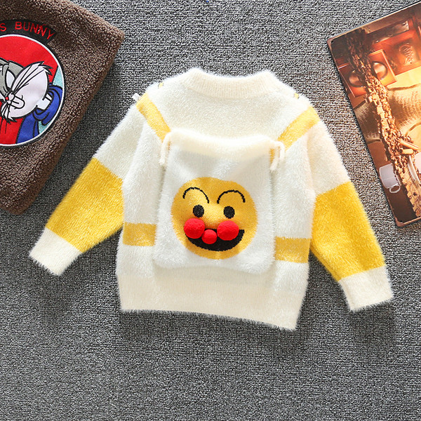 Модерен детски пуловер с 3D елементи и ниска яка 