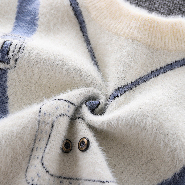 Модерен детски пуловер с 3D елементи и ниска яка 