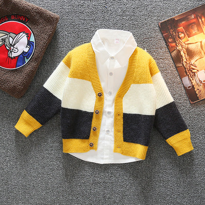 Moodne nööpide ja spitsikaelusega lastevest