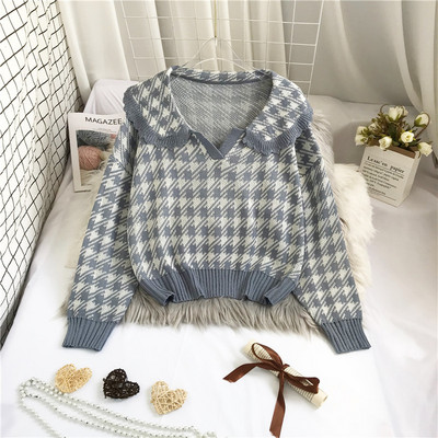 Γυναικείο καρό πουλόβερ με ντεκολτέ 