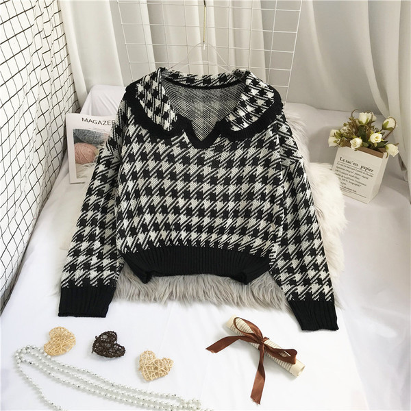 Γυναικείο καρό πουλόβερ με ντεκολτέ 