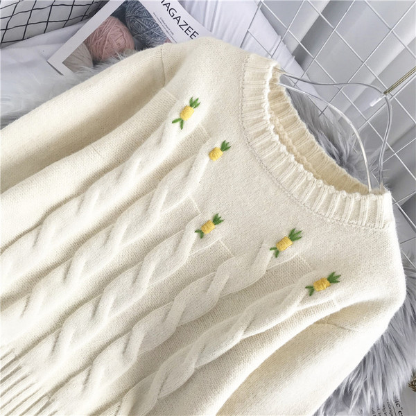 Moodne naiste kampsun ümara dekoltee ja tikandiga