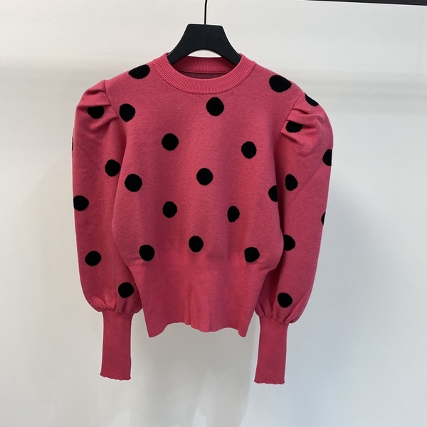 Γυναικείο πουλόβερ με οβάλ ντεκολτέ και μανίκια