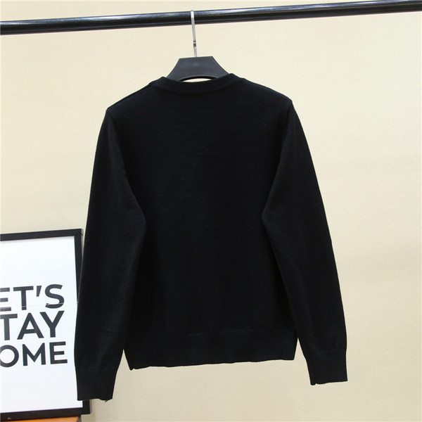 Γυναικείο casual πουλόβερ με οβάλ ντεκολτέ και απλικέ αρκουδάκι