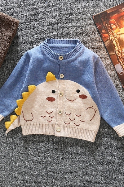 Moodne tikandiga ja ümara kaelusega lastevest poistele