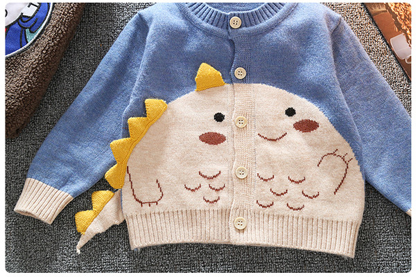 Moodne tikandiga ja ümara kaelusega lastevest poistele