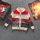 Moderna bērnu veste ar pogām zēniem