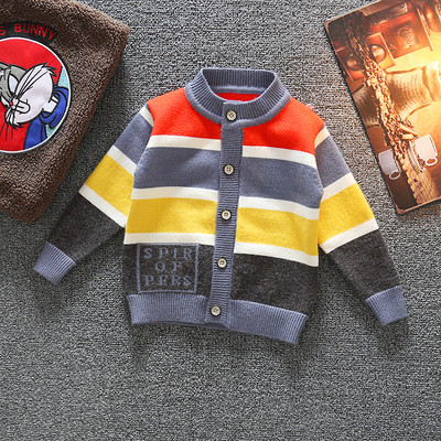 Moderna bērnu veste ar pogām zēniem