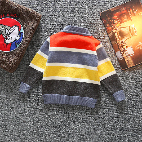 Šiuolaikinė vaikiška liemenė su sagomis berniukams