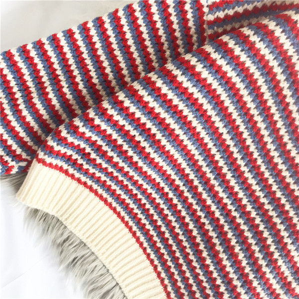 Γυναικείο ριγέ πουλόβερ με οβάλ λαιμόκοψη κατάλληλο για το χειμώνα