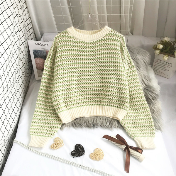 Γυναικείο ριγέ πουλόβερ με οβάλ λαιμόκοψη κατάλληλο για το χειμώνα