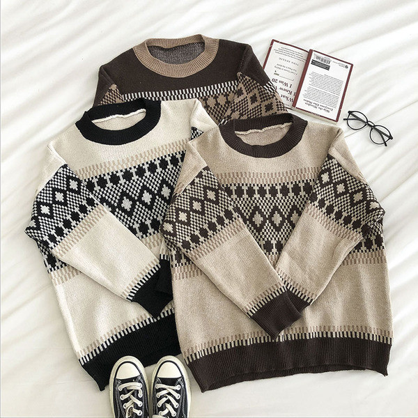 Φαρδύ μοντέλοπλεκτό γυναικείο πουλόβερ με στρογγυλή λαιμόκοψη