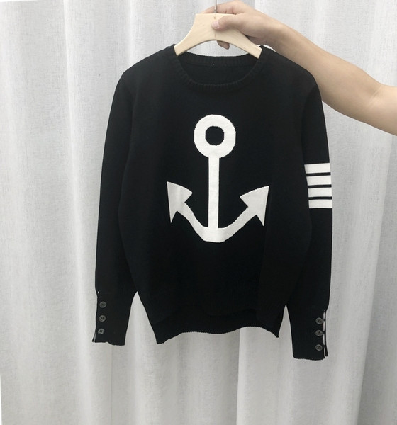 Γυναικείο πουλόβερ σε μαύρο χρώμα με οβάλ ντεκολτέ