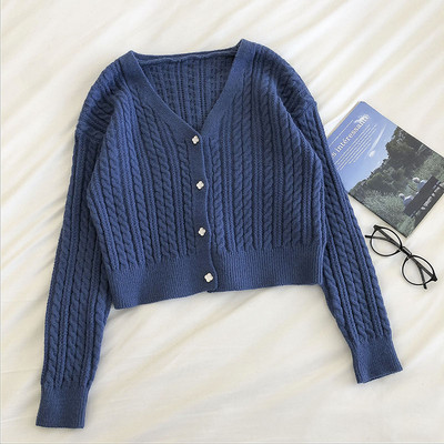 Ежедневна дамска жилетка с копчета и шпиц деколте